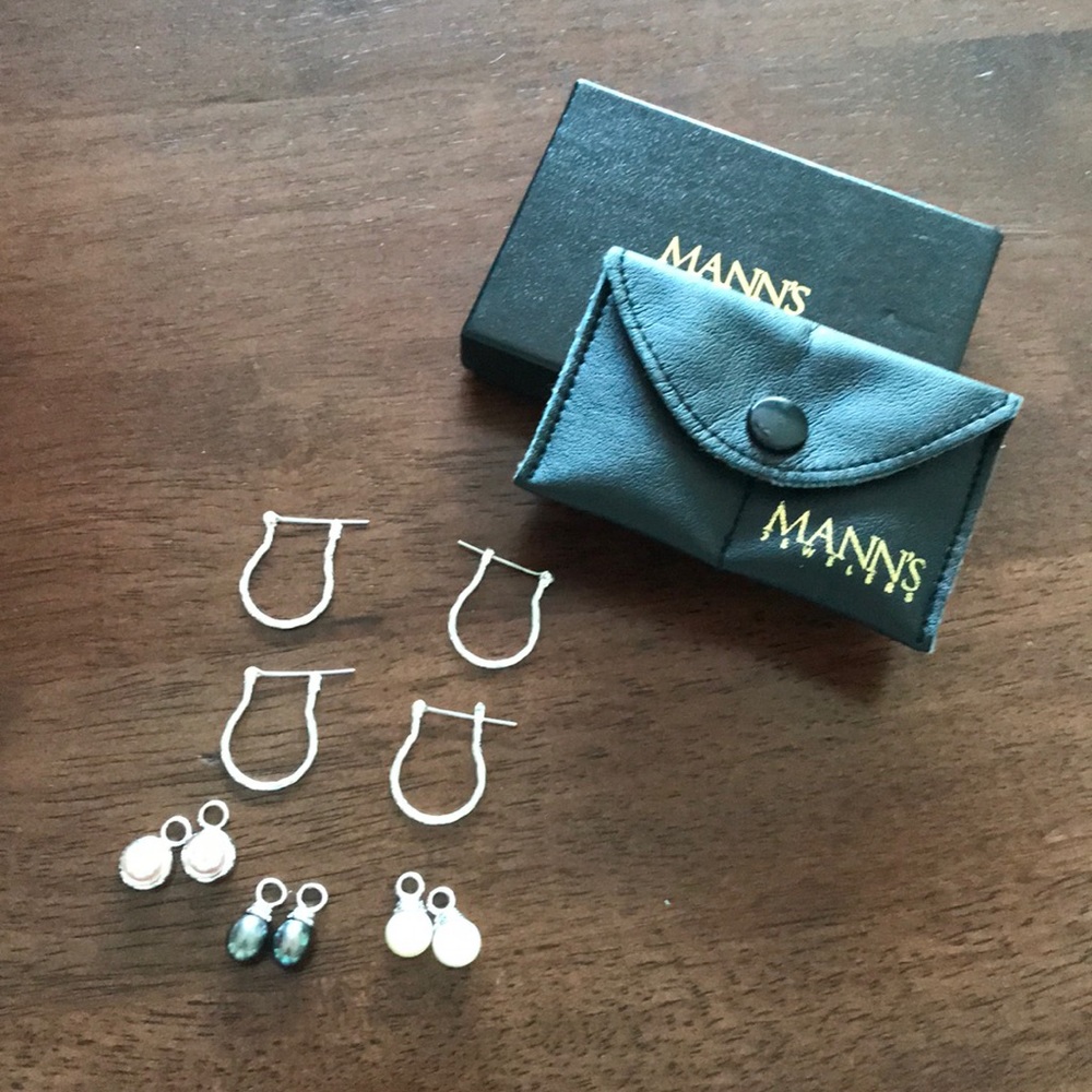 MANN’S JEWELERS earring set